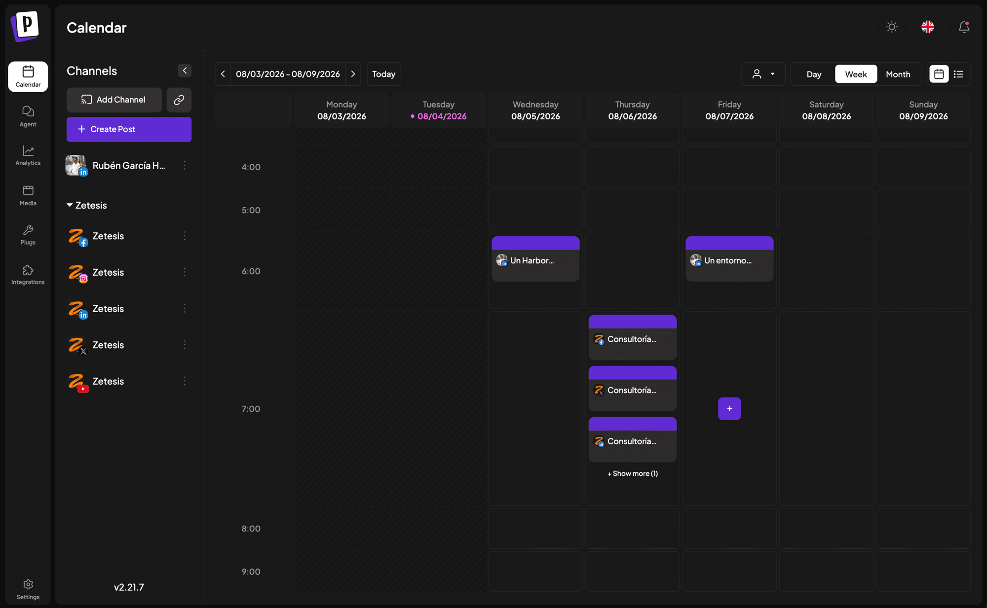 El calendario semanal de Postiz con las publicaciones programadas de la semana y los canales conectados a la izquierda